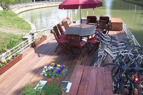 CRUCEROS FLUVIALES CANALES DE FRANCIA CANAL DU MIDI ATHOS DESCUENTOS OFERTAS CRUCEROS EN FAMILIA CRUCEROS EN GRUPO ALQUILER CHARTER DE CRUCEROS BARCOS PRIVADOS CRUCEROS SUR DE FRANCIA PAISAJE SOLARIUM